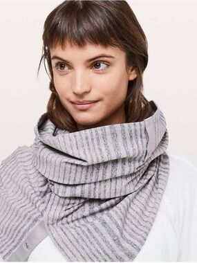 Lululemon Vinyasa Scarf Akido Stripe One Size Shawl Wrap Grey/Purple Accessory